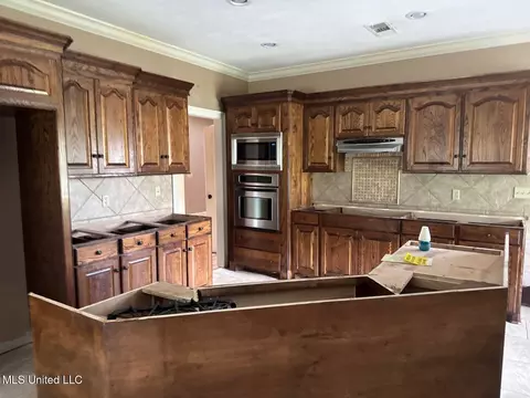 Kitchen - 236 Levon Owens Dr, Terry, MS 39170 photo 2 of 2