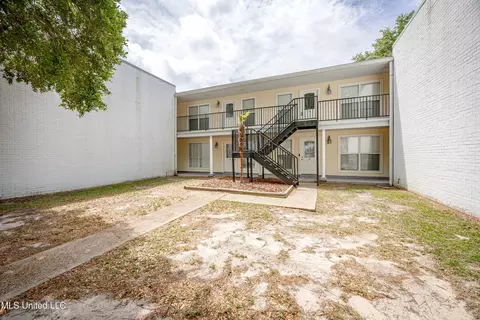 3230 Cumberland Rd #18, Ocean Springs, MS 39564