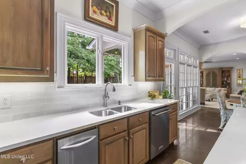 Kitchen - 511 Pine Hill Pl, Flowood, MS 39232 photo 2 of 3
