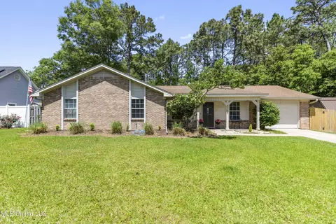 9708 Aztec Dr, Ocean Springs, MS 39564
