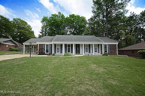 8256 E Farmington Dr, Southaven, MS 38671