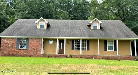 1942 Perry Rd, Grenada, MS 38901
