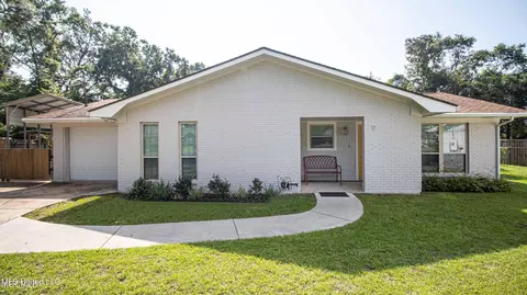 9 Hartford Pl, Gulfport, MS 39507