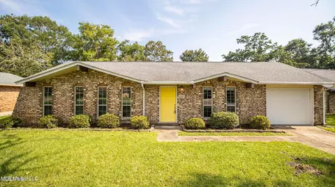 2417 Collins Blvd, Gulfport, MS 39507