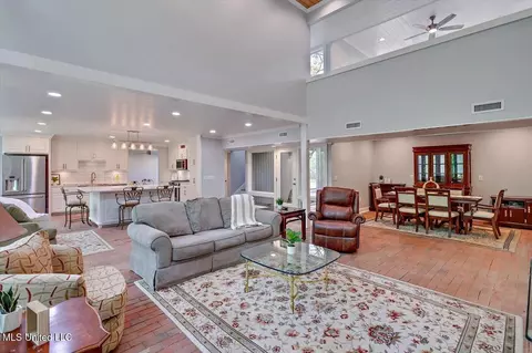 Living - 1844 Eastover Dr, Jackson, MS 39211 photo 1 of 4