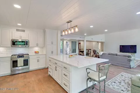 Kitchen - 1844 Eastover Dr, Jackson, MS 39211 photo 2 of 4