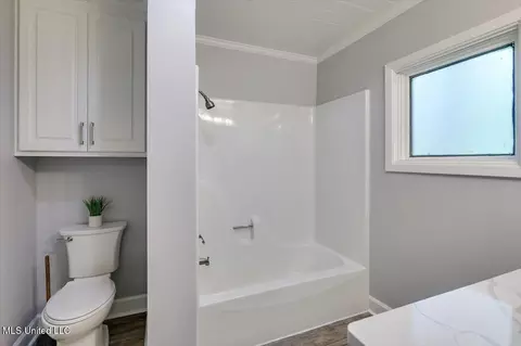 Bath - 1844 Eastover Dr, Jackson, MS 39211 photo 5 of 7