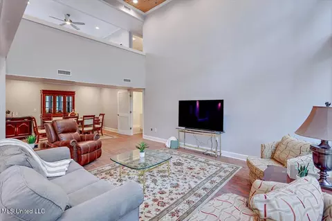 Living - 1844 Eastover Dr, Jackson, MS 39211 photo 3 of 4