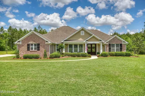 1010 Fenton Place Dr, Kiln, MS 39556