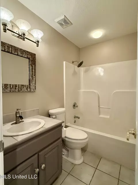 Bath - 265 Greensview Dr, Brandon, MS 39047 photo 5 of 5