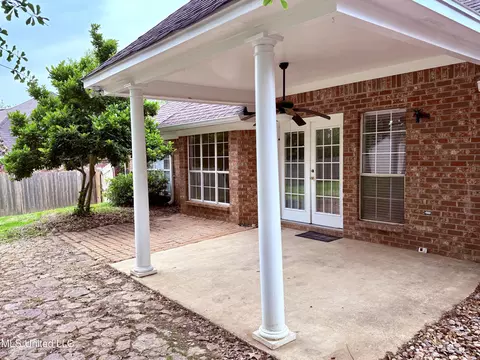 Exterior - 265 Greensview Dr, Brandon, MS 39047 photo 4 of 9