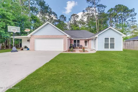 722 Akikai Dr, Diamondhead, MS 39525