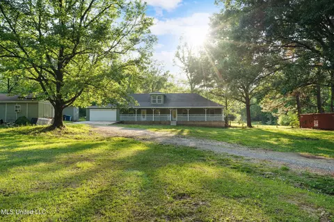 2015 Bubba Taylor Rd, Byhalia, MS 38611