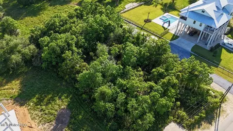1358 N Beach Blvd, Bay Saint Louis, MS 39520