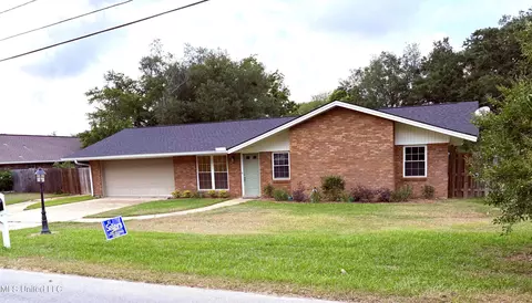 11574 Bluff Ln, Gulfport, MS 39503