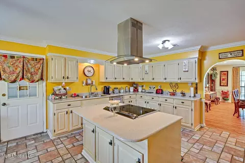 Kitchen - 107 Chalet Strasse, Brandon, MS 39042 photo 4 of 5