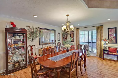 Dining - 107 Chalet Strasse, Brandon, MS 39042 photo 2 of 3