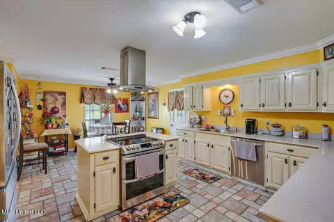 Kitchen - 107 Chalet Strasse, Brandon, MS 39042 photo 1 of 5