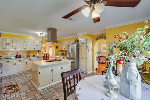 Kitchen - 107 Chalet Strasse, Brandon, MS 39042 photo 5 of 5
