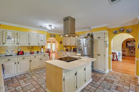 Kitchen - 107 Chalet Strasse, Brandon, MS 39042 photo 3 of 5