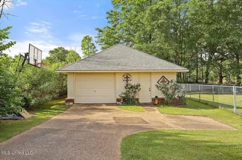 Exterior - 107 Chalet Strasse, Brandon, MS 39042 photo 5 of 7