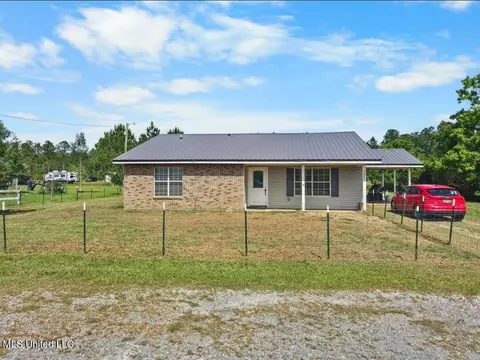 17206 Gardenia St, Kiln, MS 39556