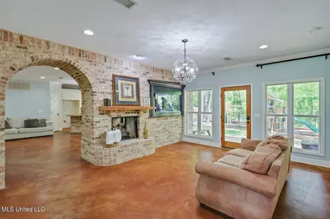 Living - 114 Parkway Cv, Brandon, MS 39047 photo 1 of 7