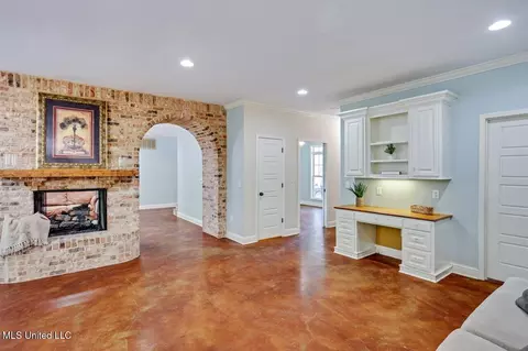 Living - 114 Parkway Cv, Brandon, MS 39047 photo 4 of 7