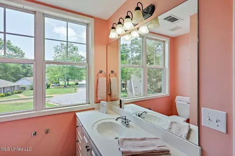 Bath - 114 Parkway Cv, Brandon, MS 39047 photo 5 of 7