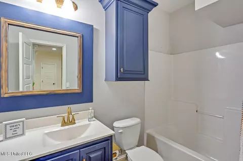 Bath - 114 Parkway Cv, Brandon, MS 39047 photo 1 of 7