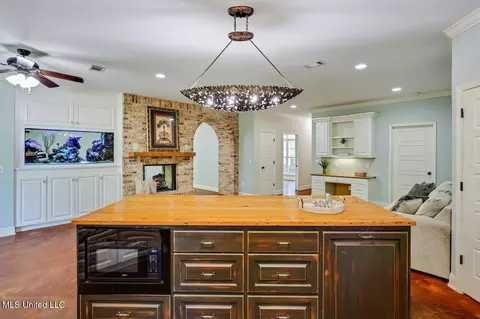 Kitchen - 114 Parkway Cv, Brandon, MS 39047 photo 6 of 6