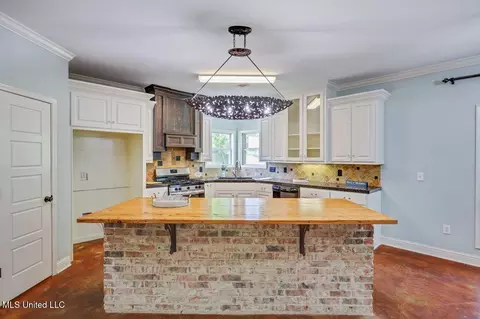 Kitchen - 114 Parkway Cv, Brandon, MS 39047 photo 1 of 6