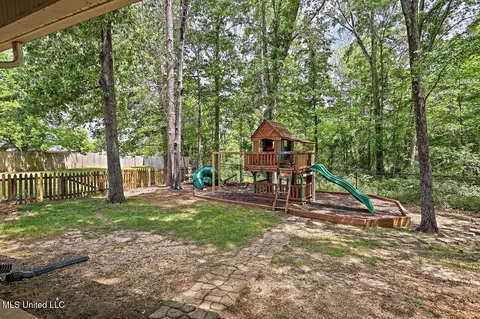 Exterior - 114 Parkway Cv, Brandon, MS 39047 photo 4 of 11