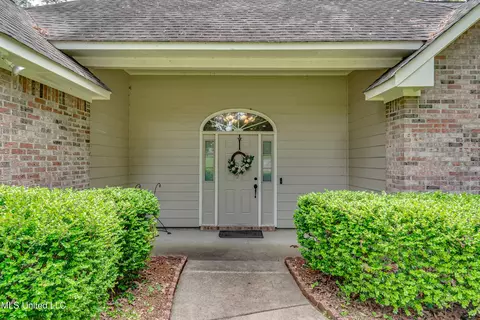 345 Lakeshore Dr, Madison, MS 39110 photo 2