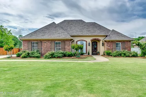 111 Grandwood Dr, Canton, MS 39046