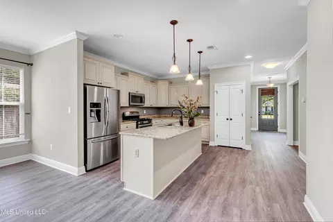 Entry Way - 118 W Third St, Long Beach, MS 39560 photo 1 of 1