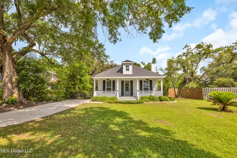 118 W Third St, Long Beach, MS 39560