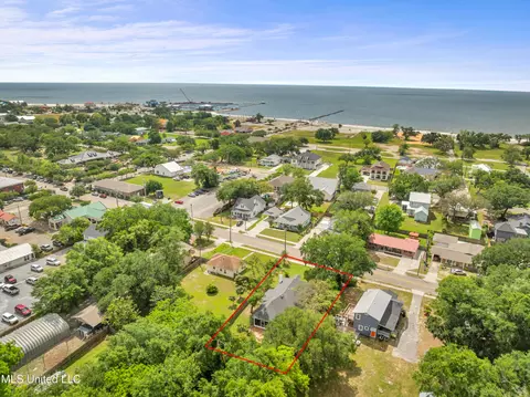 View/Area - 118 W Third St, Long Beach, MS 39560 photo 4 of 5