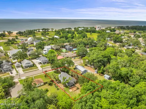 View/Area - 118 W Third St, Long Beach, MS 39560 photo 3 of 5