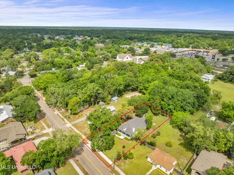 View/Area - 118 W Third St, Long Beach, MS 39560 photo 2 of 5