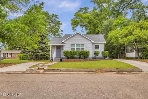 2215 Pine Ave, Gulfport, MS 39501