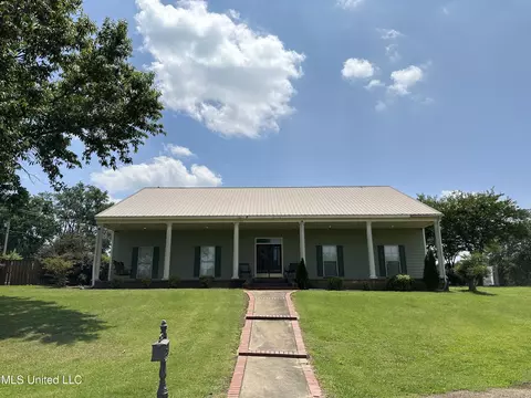 24 Sandy Ln, Winona, MS 38967