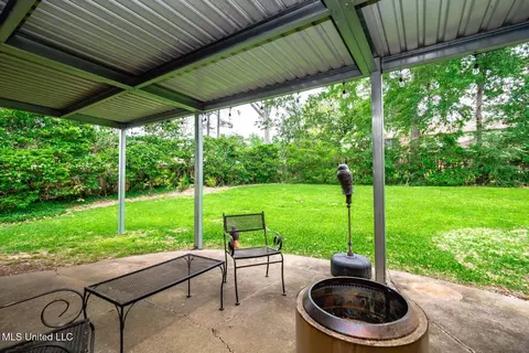 Exterior - 2012 Southwood Rd, Jackson, MS 39211 photo 3 of 5