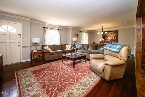 Living - 2012 Southwood Rd, Jackson, MS 39211 photo 1 of 3