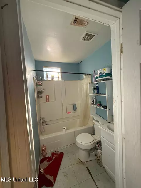 Bath - 519 Copp St, Biloxi, MS 39530 photo 1 of 1