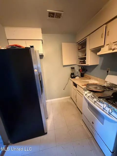 Kitchen - 519 Copp St, Biloxi, MS 39530 photo 2 of 2