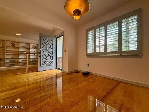 Entry Way - 3316 Old Canton Rd, Jackson, MS 39216 photo 2 of 4