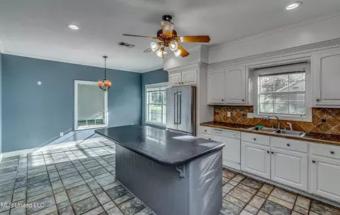 Kitchen - 203 Remington Dr, Brandon, MS 39042 photo 3 of 4