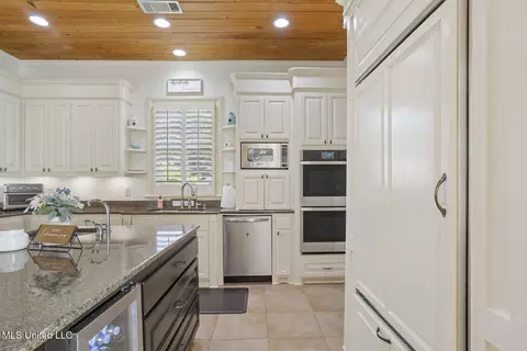 Kitchen - 100 Catherine Cv, Madison, MS 39110 photo 5 of 8