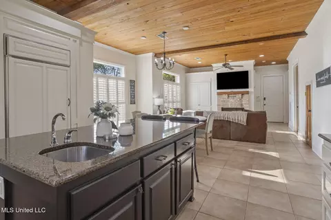 Kitchen - 100 Catherine Cv, Madison, MS 39110 photo 7 of 8